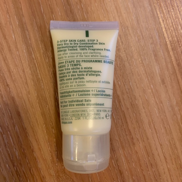 NWT Clinique bundle - Picture 2 of 4